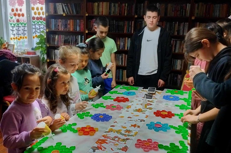 Еко инициативата „Цветно послание за чиста природа“ в читалището в село Победа